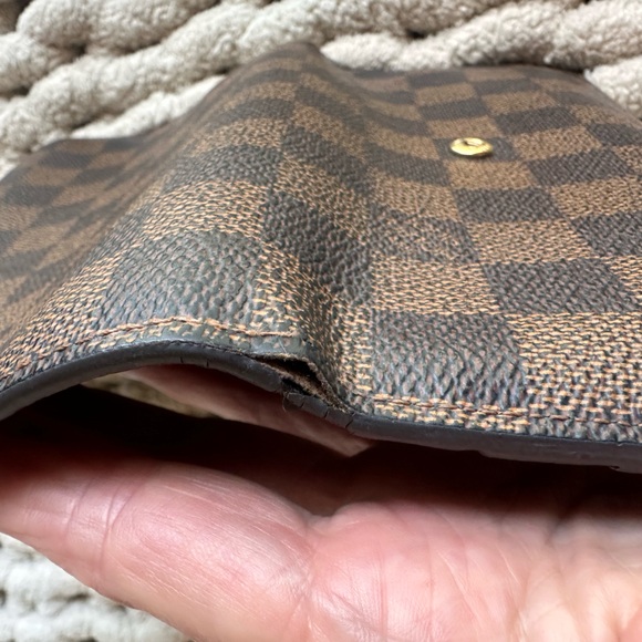 Guaranteed Authentic Louis Vuitton Damier Ebene Coated Canvas Josephine Wallet - Picture 10 of 11
